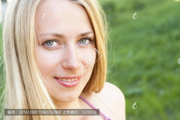 可愛的金發(fā)女郎