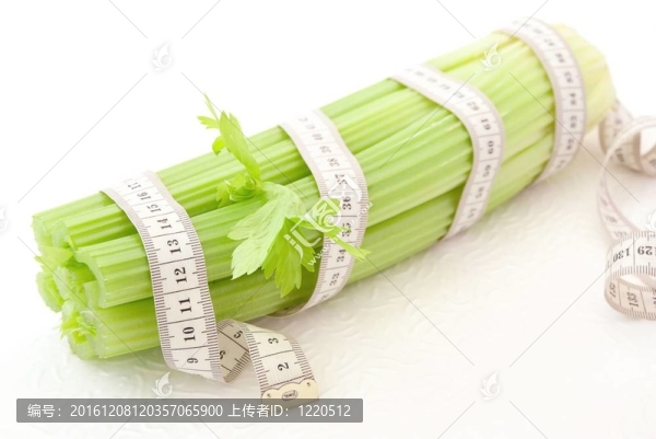 帶卷尺的芹菜