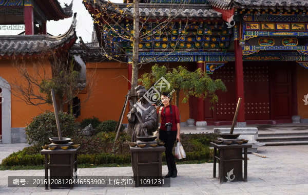 桃花源古鎮(zhèn),雕塑制擂茶
