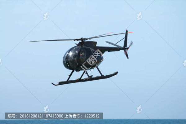 黑色軍用直升機(jī)