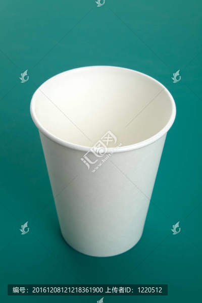 白色的紙杯