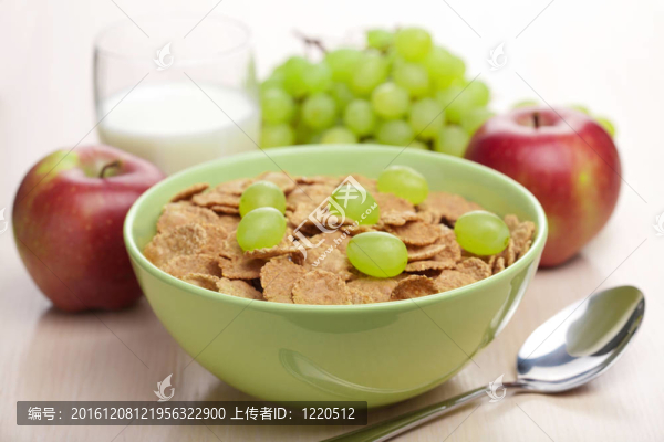 玉米片與葡萄