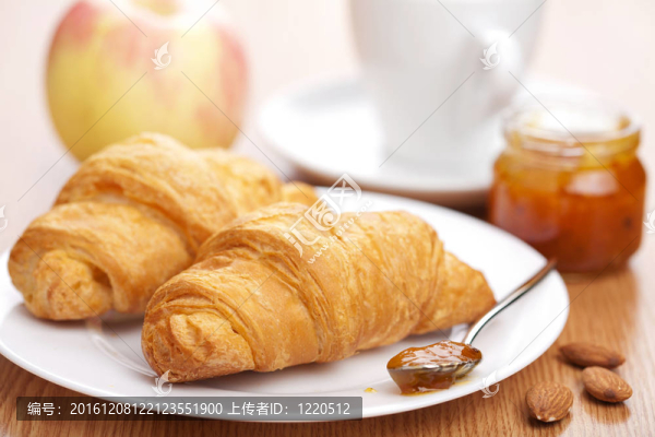 早餐牛角包果醬