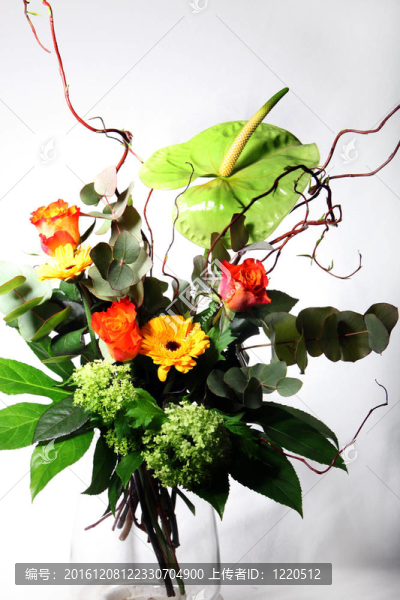 玻璃花瓶里的Flowers