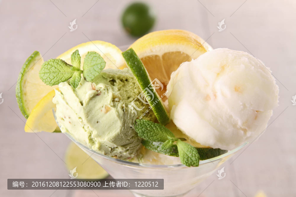 檸檬和開(kāi)心果冰淇淋