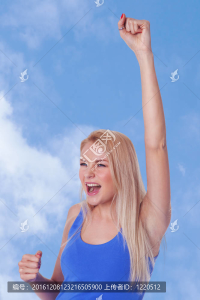 成功女人很激動成功