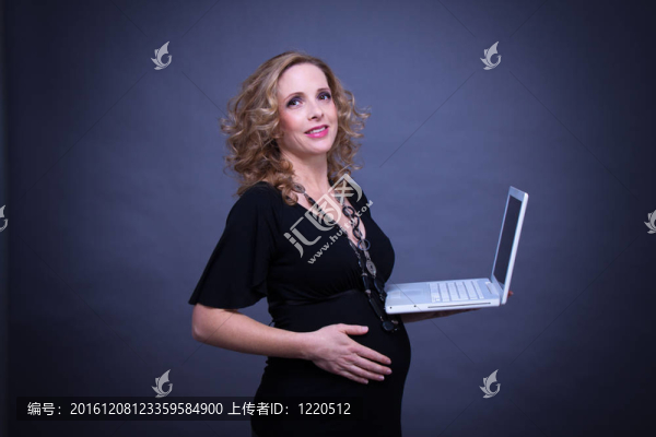 大齡孕婦期待她的寶貝