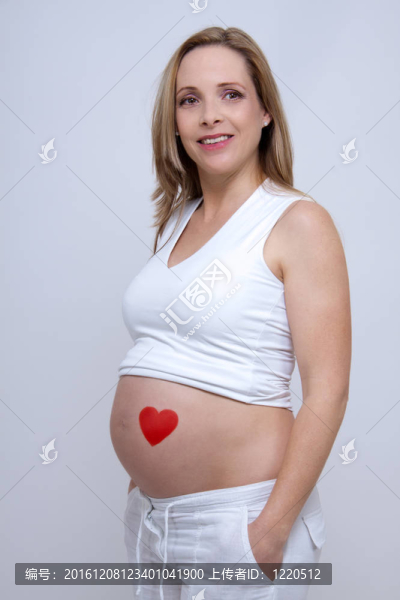大齡孕婦期待她的寶貝