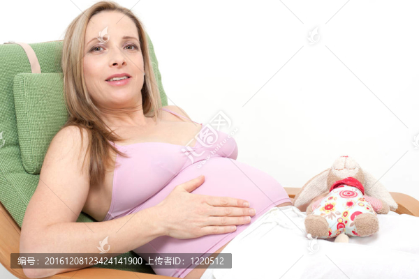 大齡孕婦期待她的寶貝