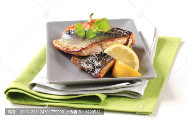 煎鮭魚(yú)魚(yú)片