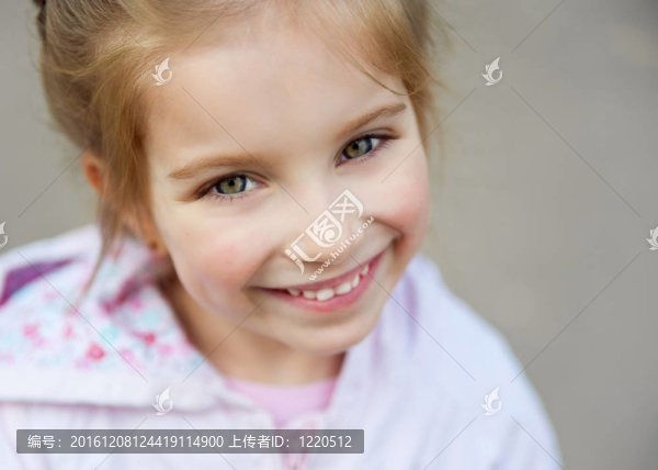 美麗的小女孩特寫(xiě)
