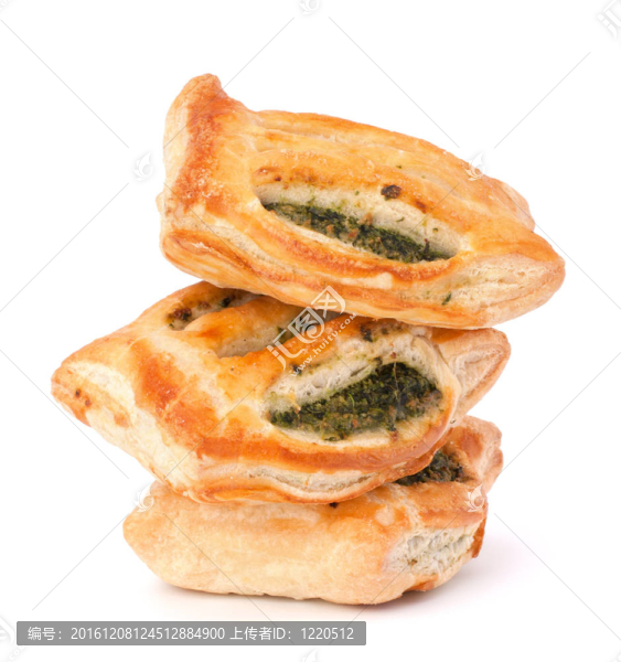 白色背景上的酥皮小圓面包。
