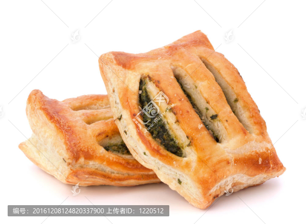 白色背景上的酥皮小圓面包。