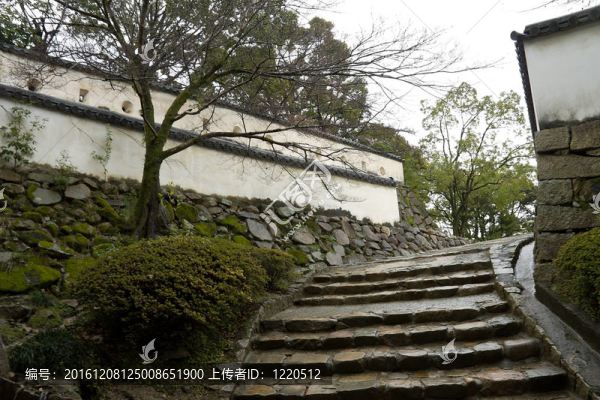 岡山城堡的樓梯和墻壁；日本