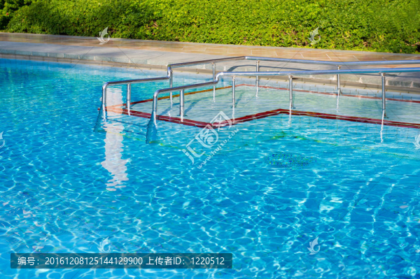 室外游泳池