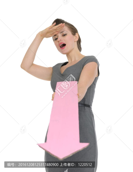 商業(yè)婦女與大箭頭指向相機尋找DI