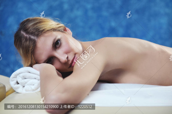 美麗的年輕女子