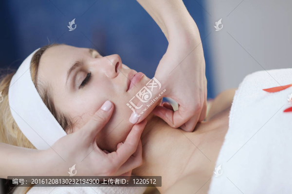 美麗的年輕女子