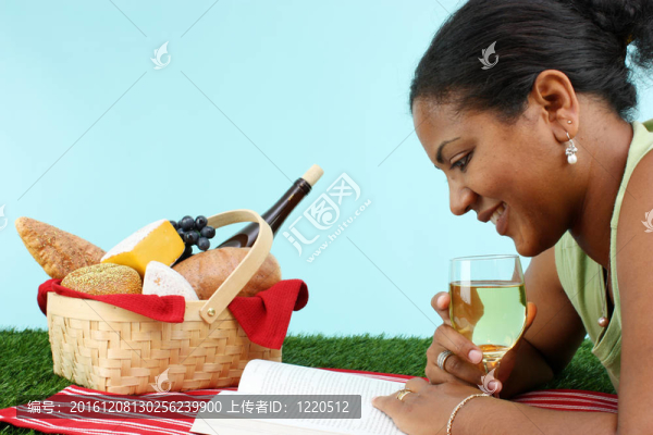 女人與Picnic,Basket