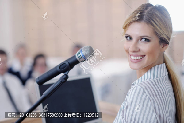 商務女性演示