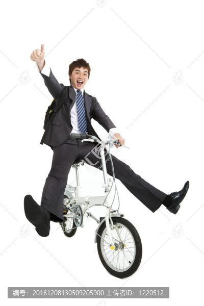在白色背景下騎自行車的亞洲商人