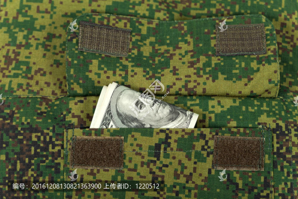 軍裝口袋里的鈔票