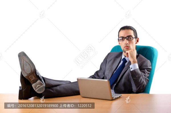 商人坐在辦公桌旁