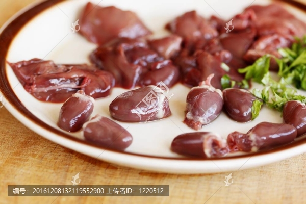 鮮乳鴿的內(nèi)臟