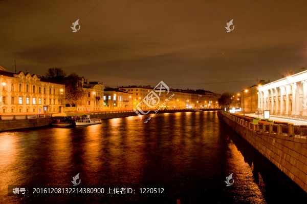 豐坦卡河的夜晚。