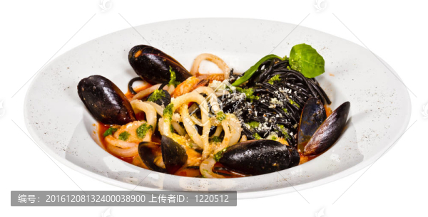 黑面條（用墨魚(yú)汁意大利）與shrumps；貽貝、魷魚(yú)