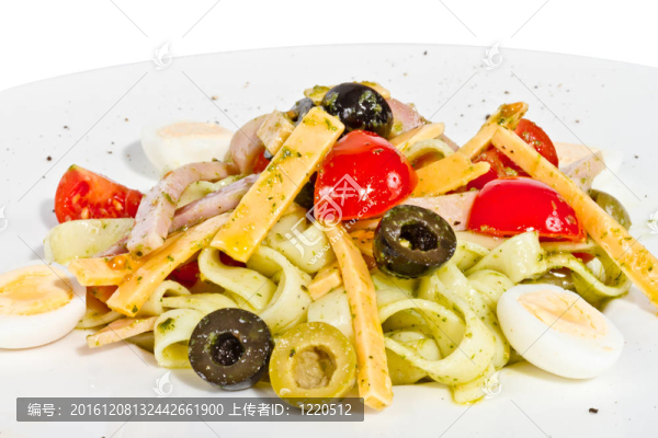 美味的面食照片（tagliatele）臘肉和西紅柿