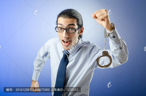 用手銬逃跑的商人