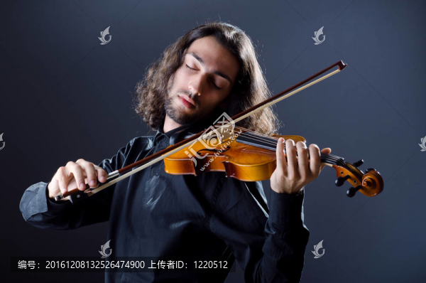 年輕小提琴演奏者