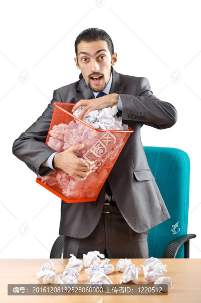 滿是廢紙的人