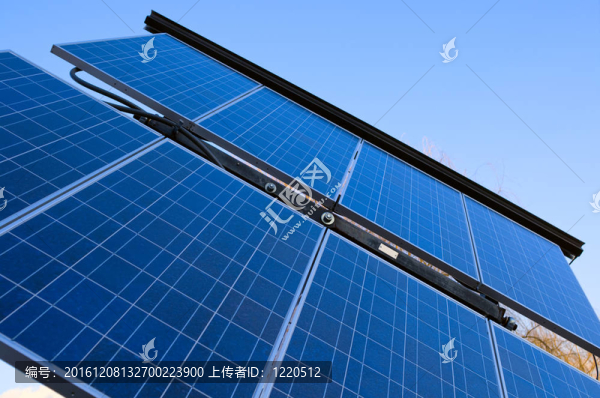 太陽能電池板的高度