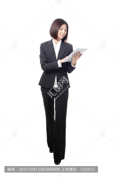 全長的商人笑著用平板電腦