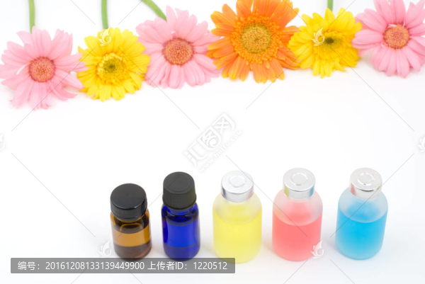 彩色精油和鮮花