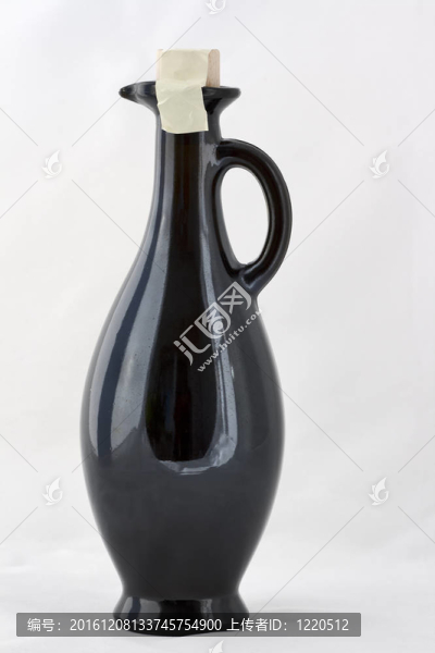 橄欖油的瓶子