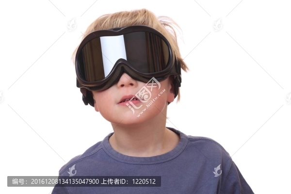 帶滑雪眼鏡的男孩
