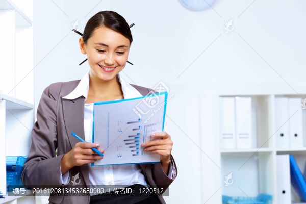 女青年上班服上班