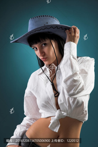 戴帽子的女人