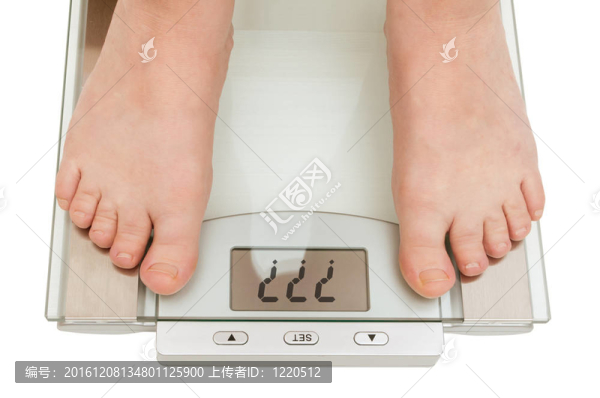 尺度上的女性腳