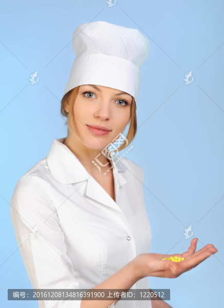 微笑醫(yī)女抱丸