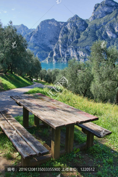 湖景野餐桌-匯圖網(wǎng) www.fosd68.com 湖景野餐桌
