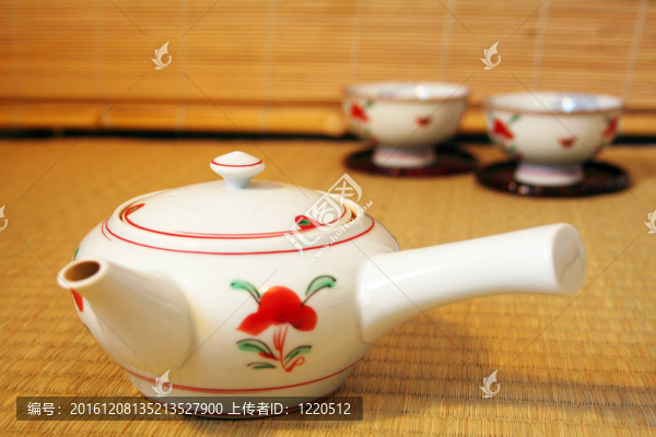 日本茶壺和茶杯