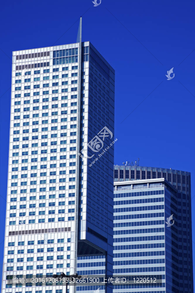 華沙市中心的現(xiàn)代建筑