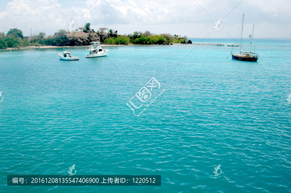 在加勒比海的藍(lán)水帆船