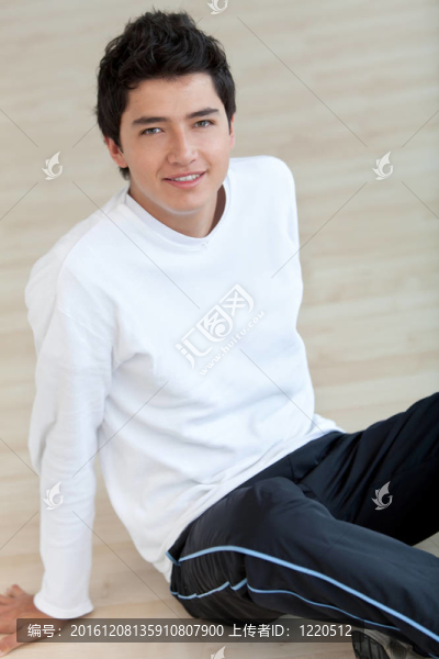 英俊健壯的男人