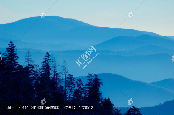 山的日落