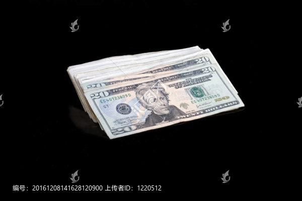 扇形疊的鈔票。